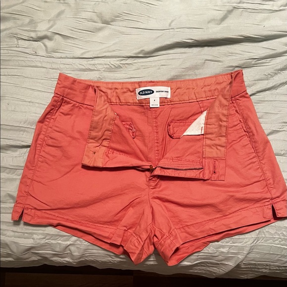 Old navy shorts - Picture 2 of 2